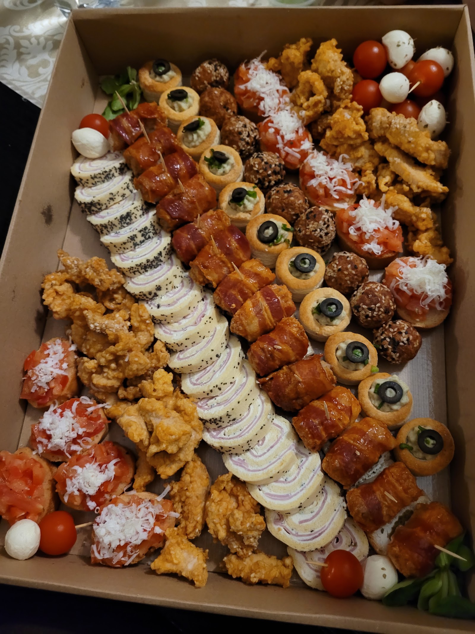 Apium Food - Catering Bacău - Livrări la domiciliu