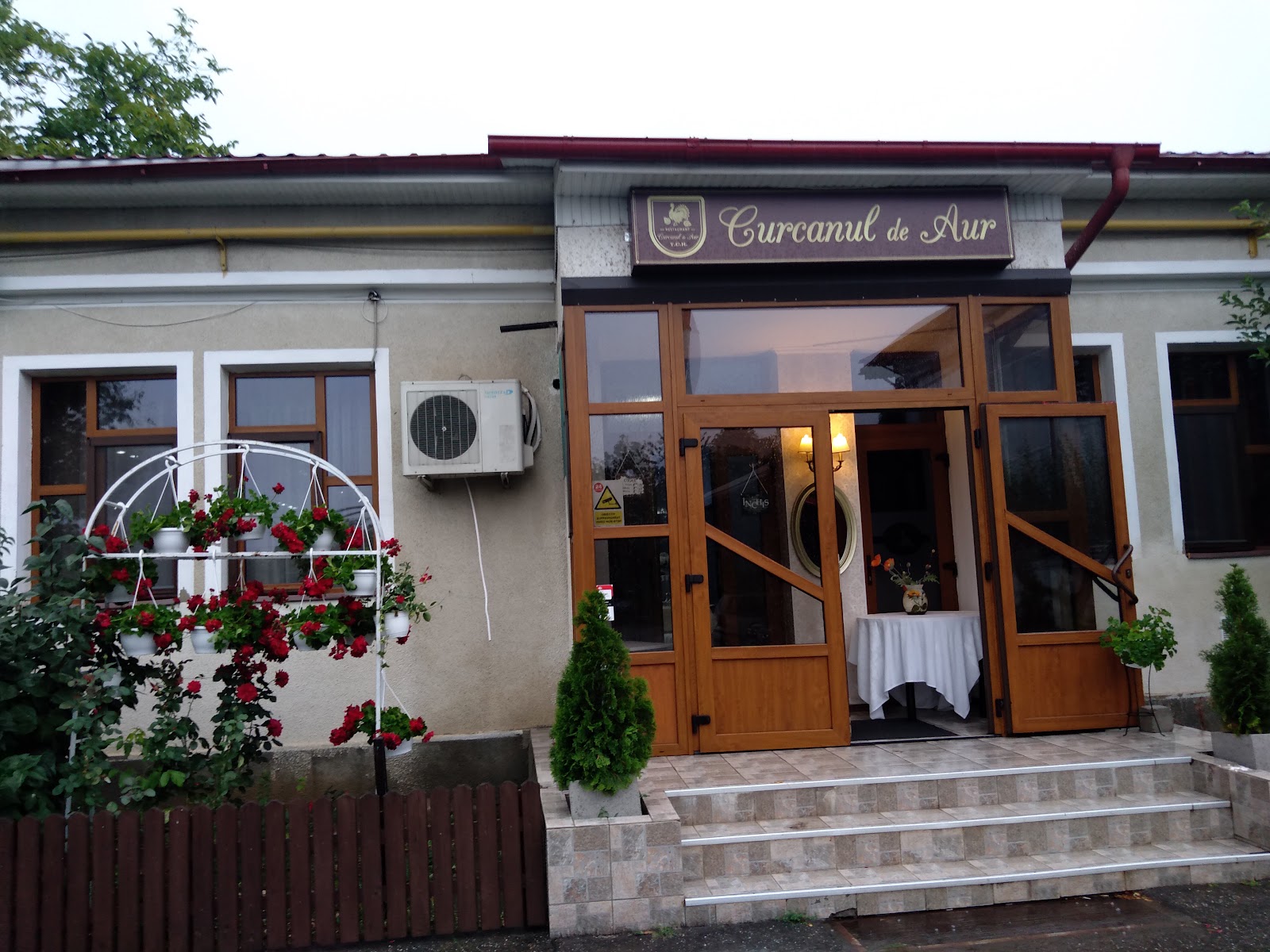 Curcanul de Aur - Restaurant Evenimente, Nunti,Botezuri Bacau. Meniul Zilei, Livrare Mancare, Catering Bacau