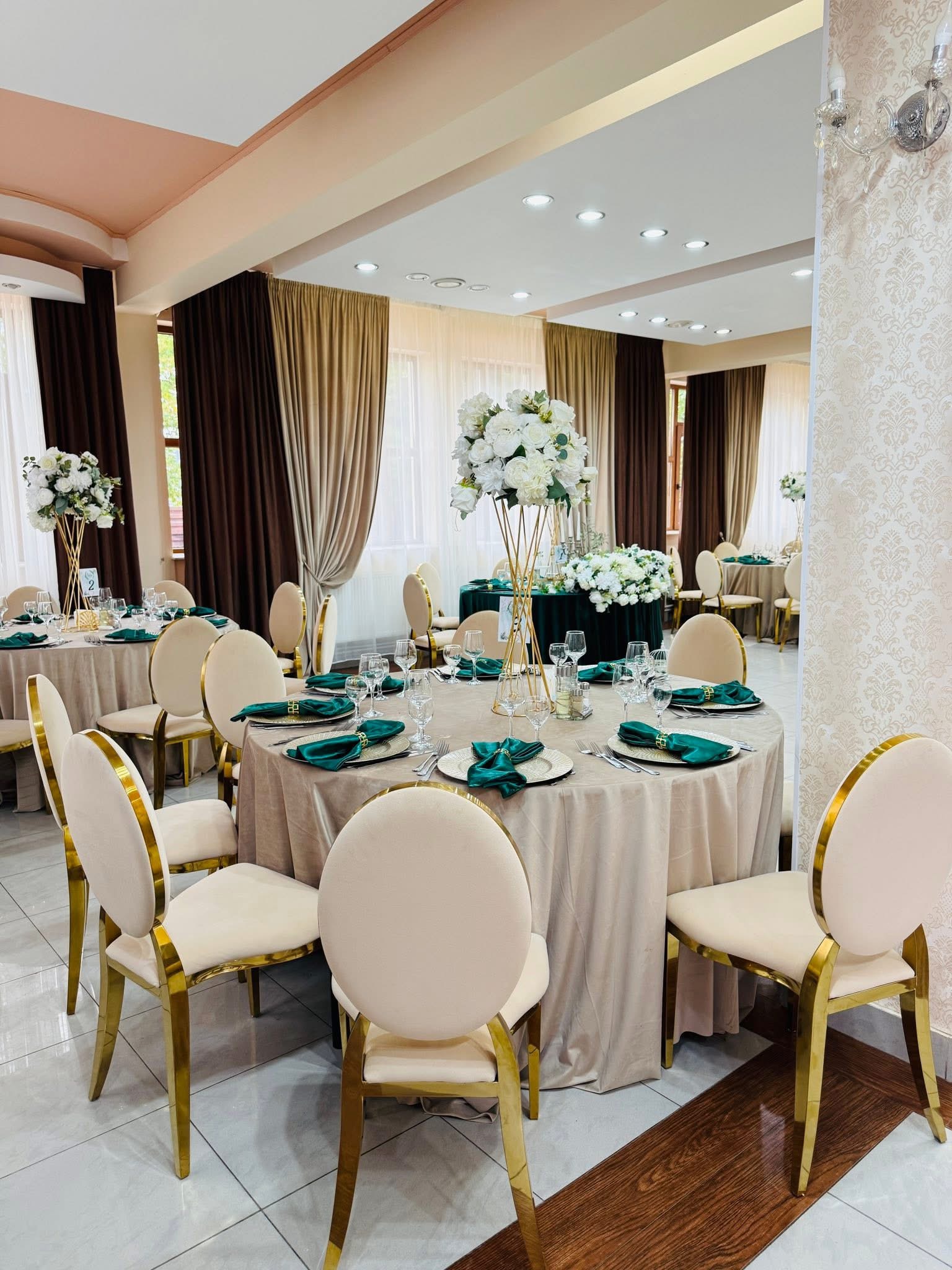 Curcanul de Aur - Restaurant Evenimente, Nunti,Botezuri Bacau. Meniul Zilei, Livrare Mancare, Catering Bacau