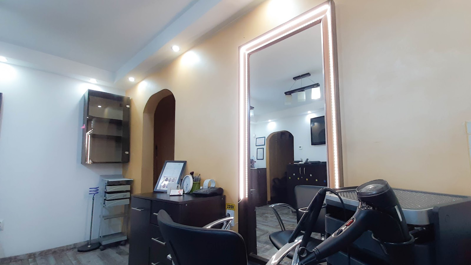 Ramona Hairstyle - Salon Coafura / Coafor