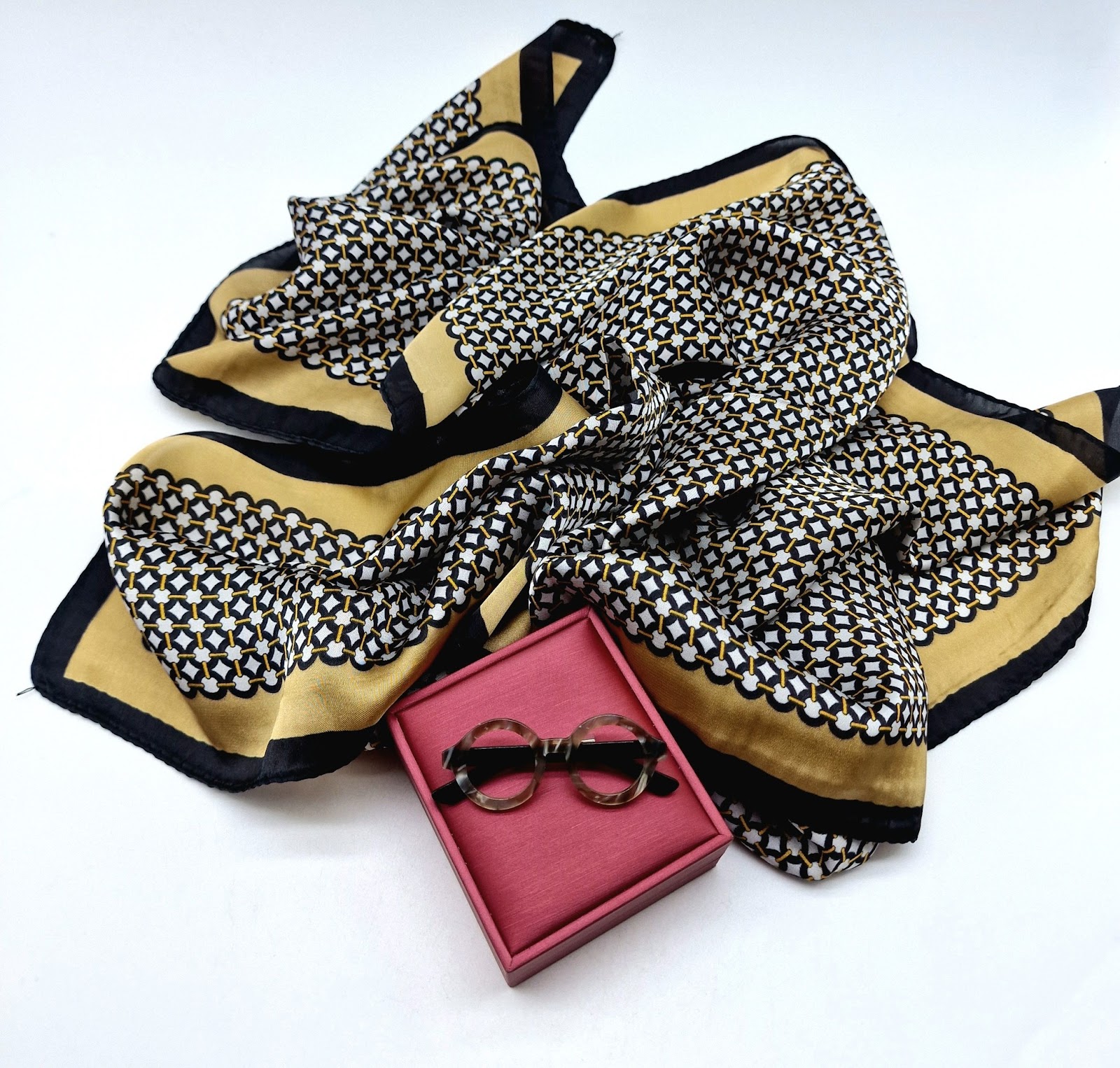 Monique Accesorii