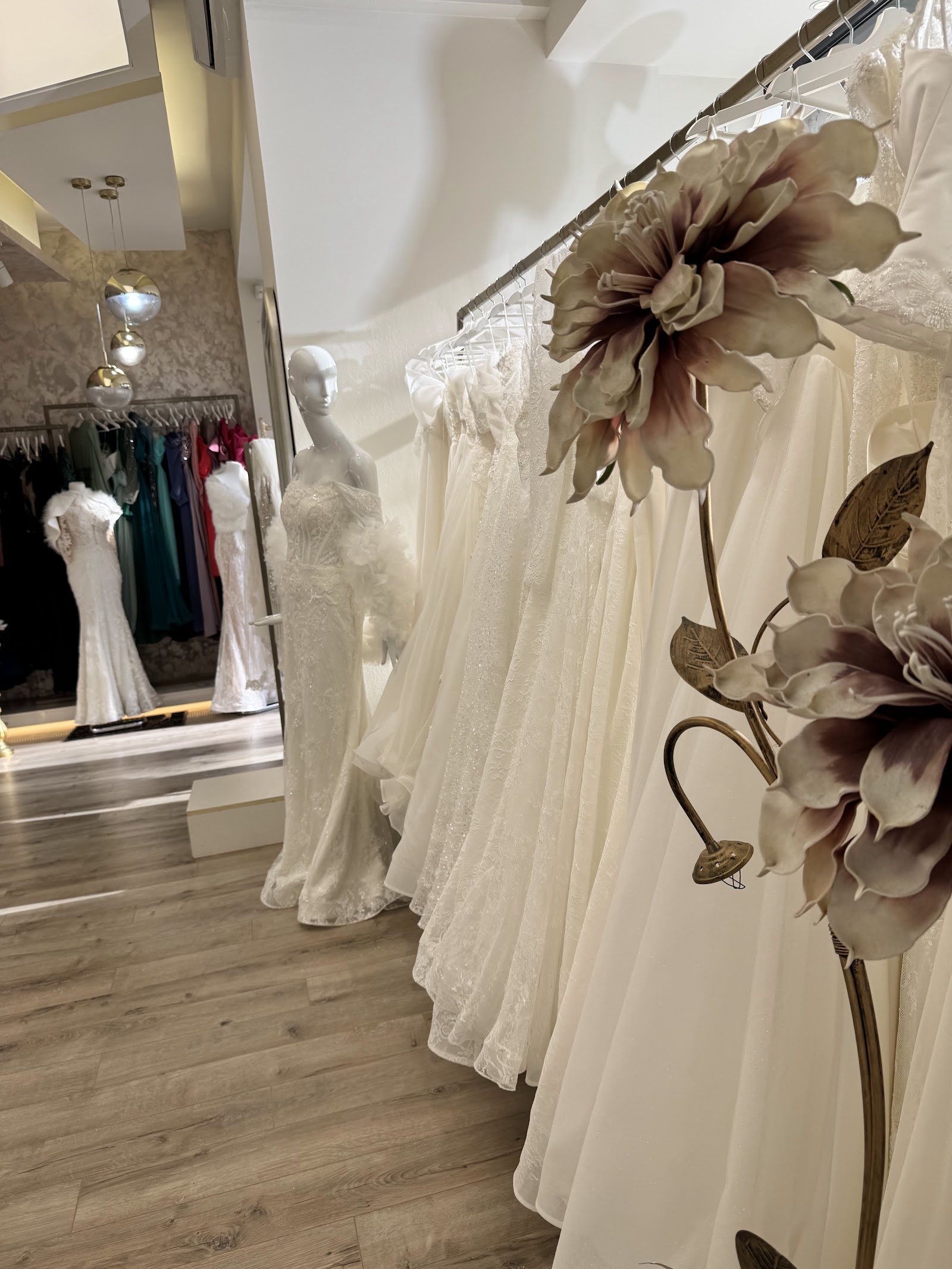 Amira Zair Rochii de Mireasă București - Elegance Ama