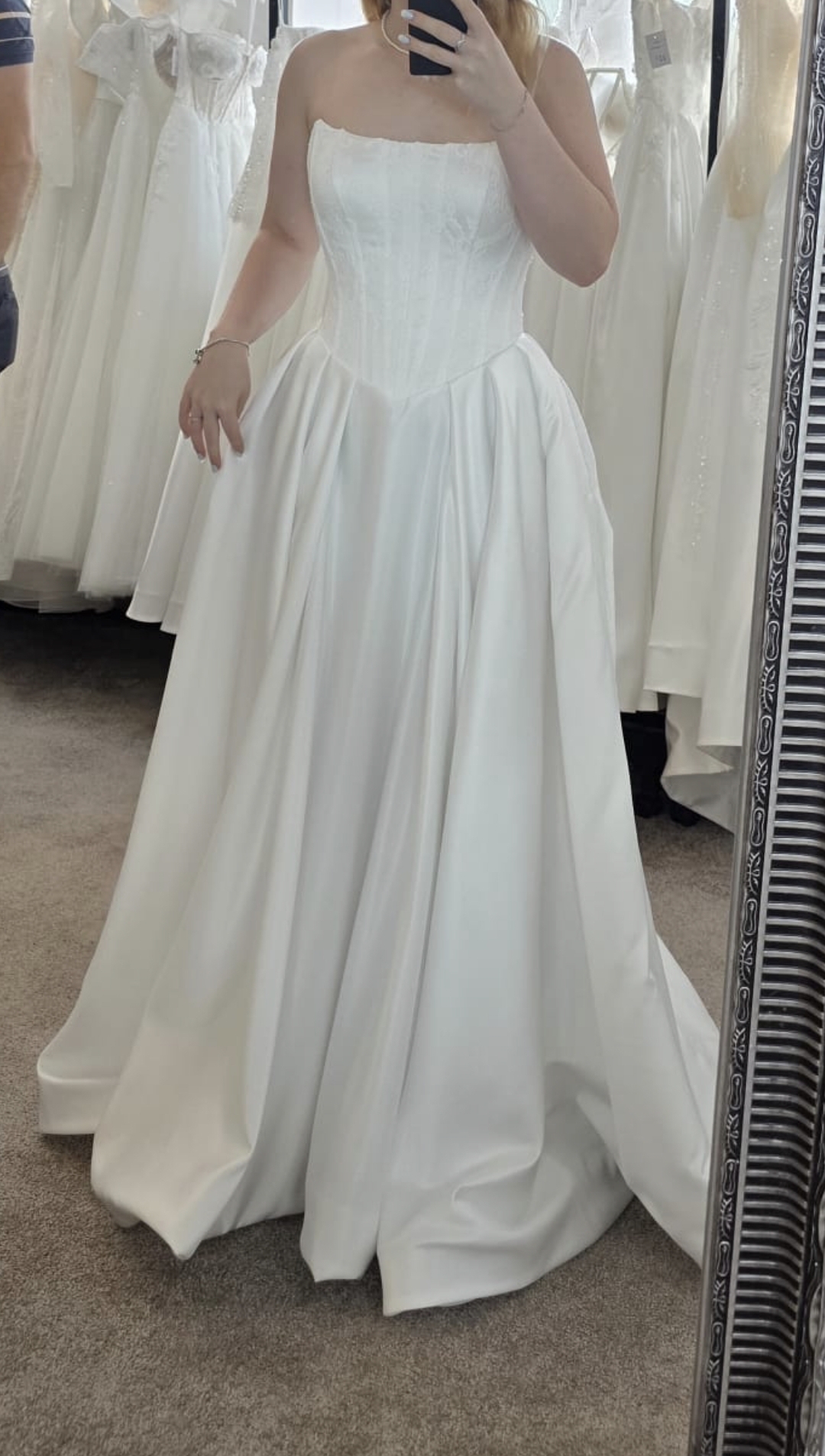 Rochii de mireasă București VEKA Bridal