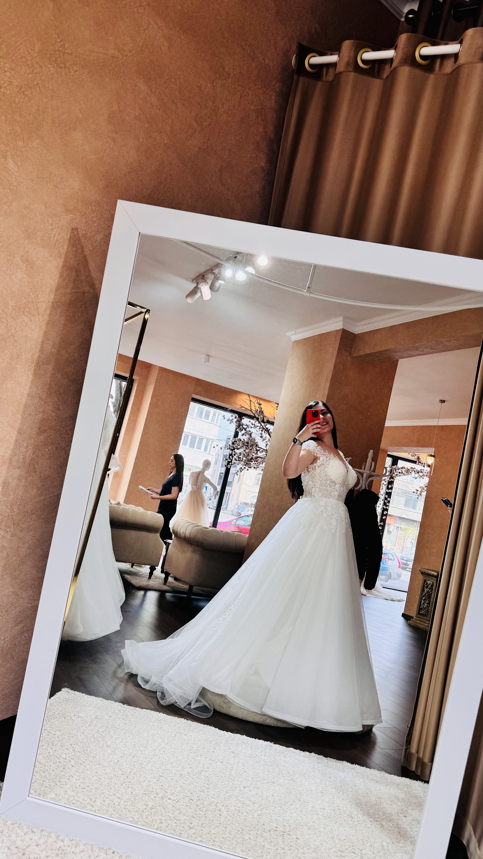 Ayla Bride - Rochii de mireasa Boutique