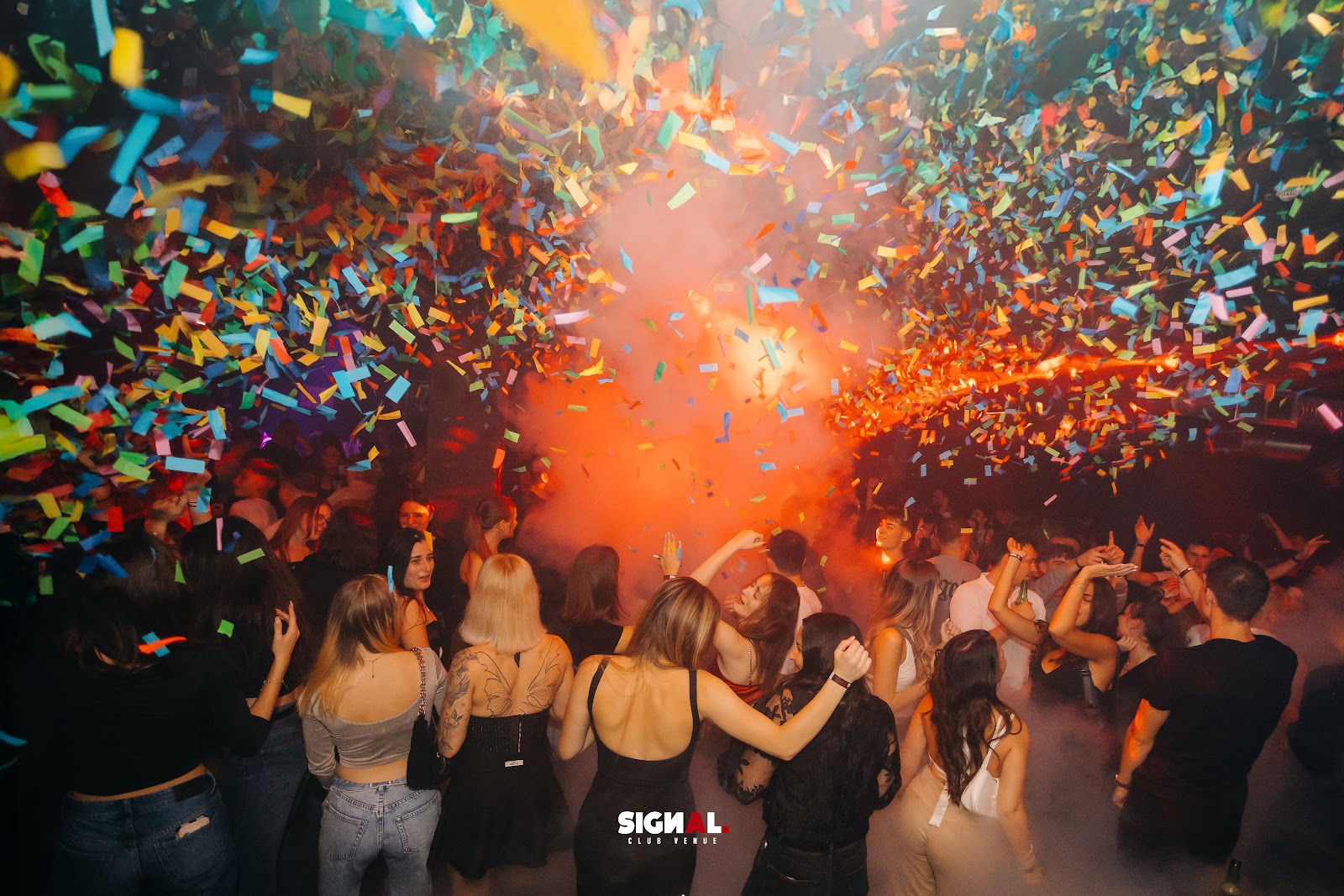 SIGNAL CLUB