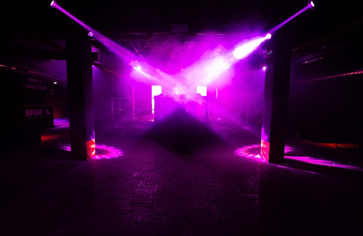 SIGNAL CLUB