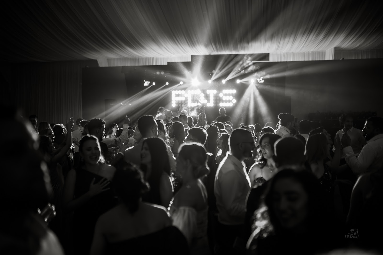 partydjs/ sound on lights solutions