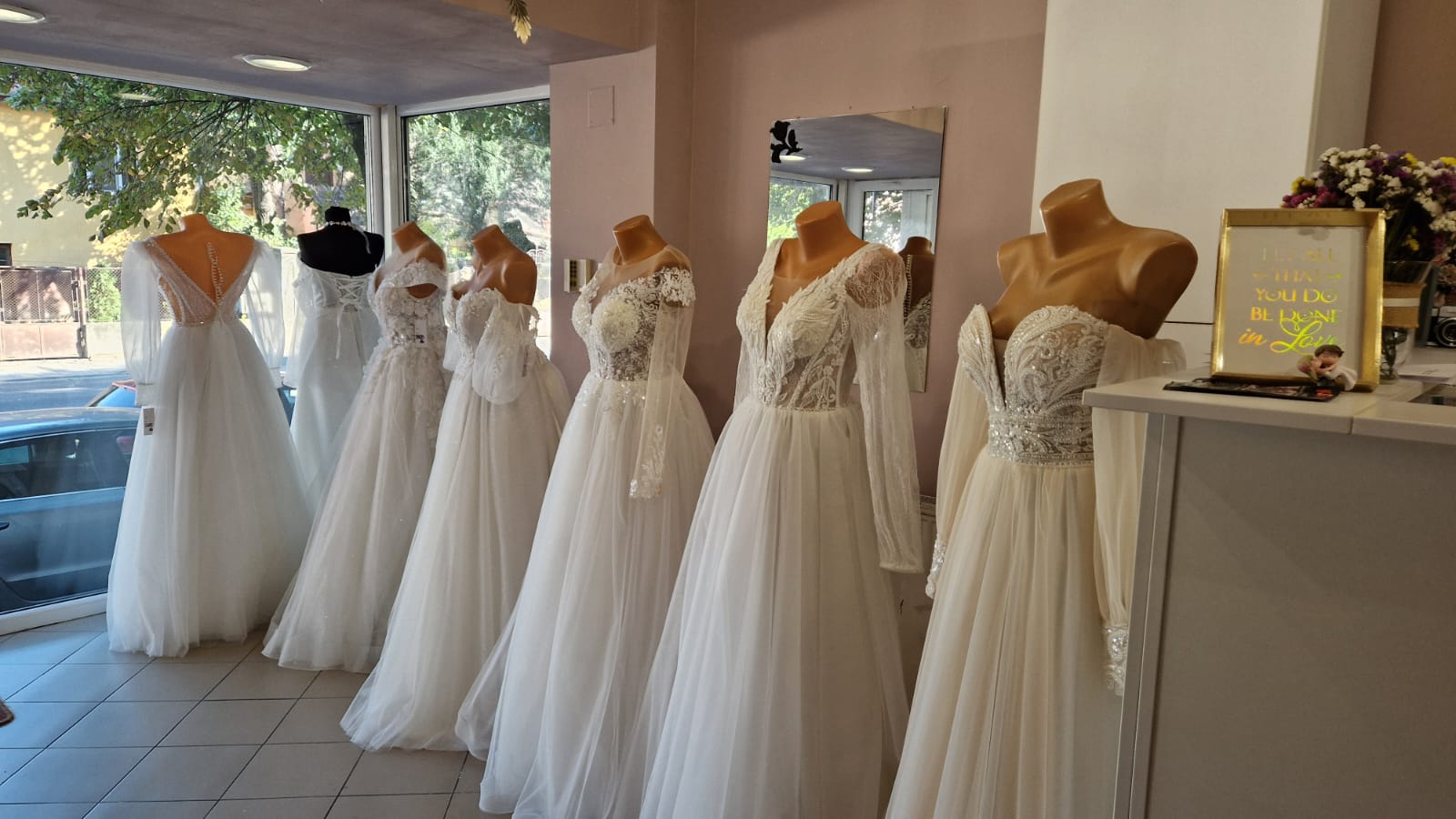 Salon Paula- Rochii de Mireasa Targu Mures & Cluj Napoca