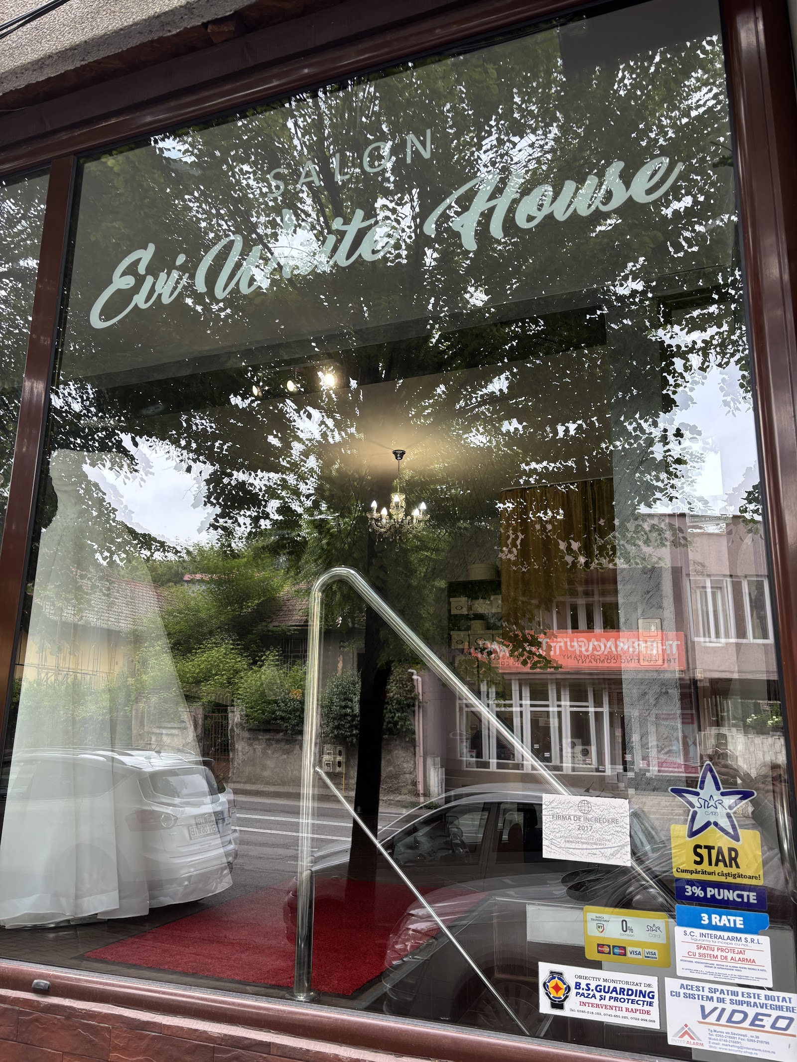Rochii de mireasă Evi White House