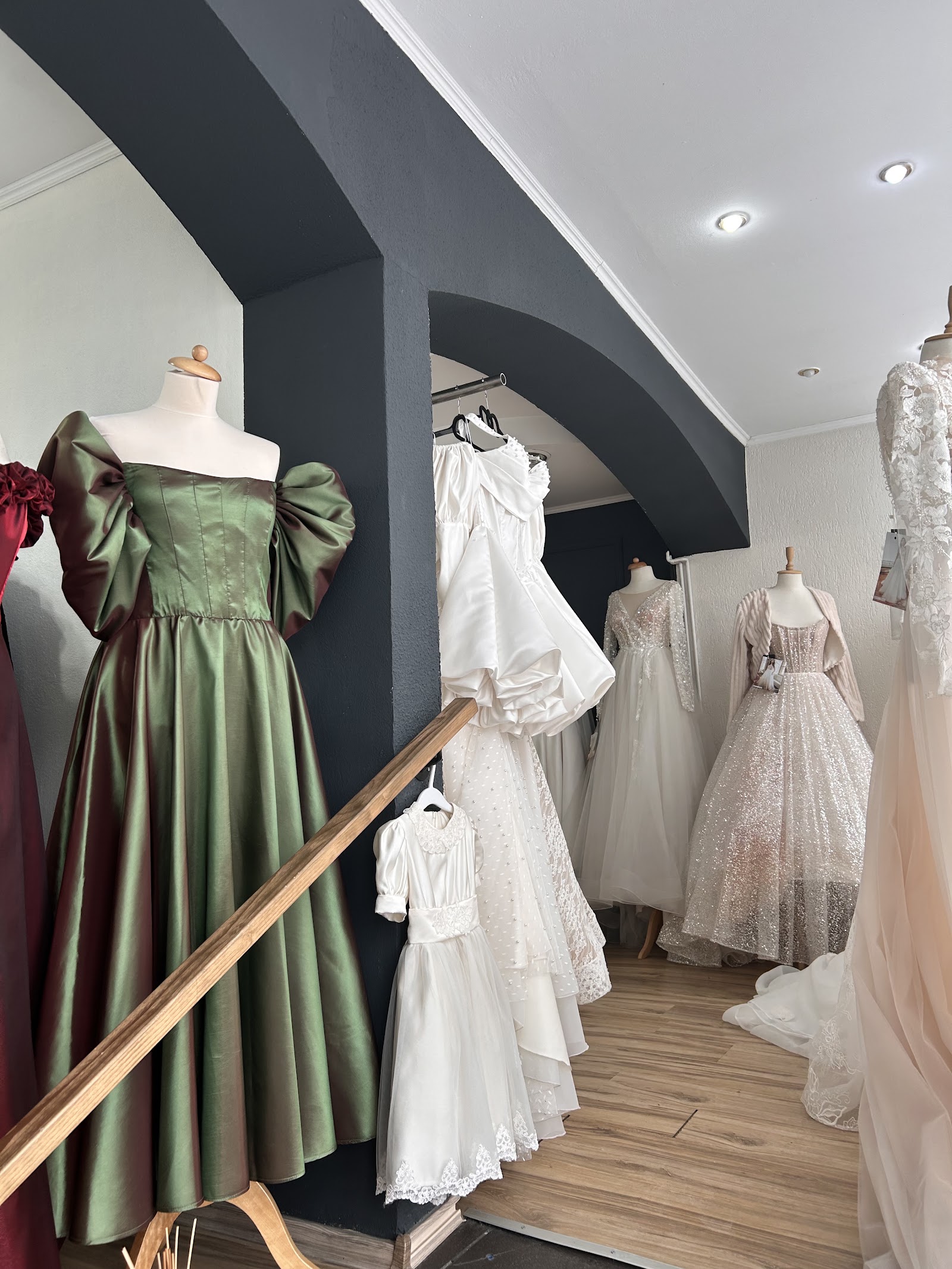 Adeea Fashion - Rochii de mireasa