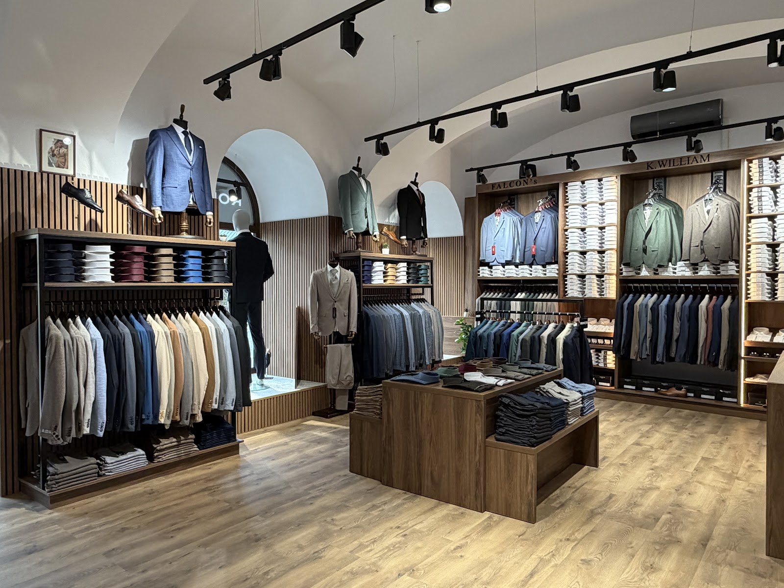 Roland Suit Targu Mures