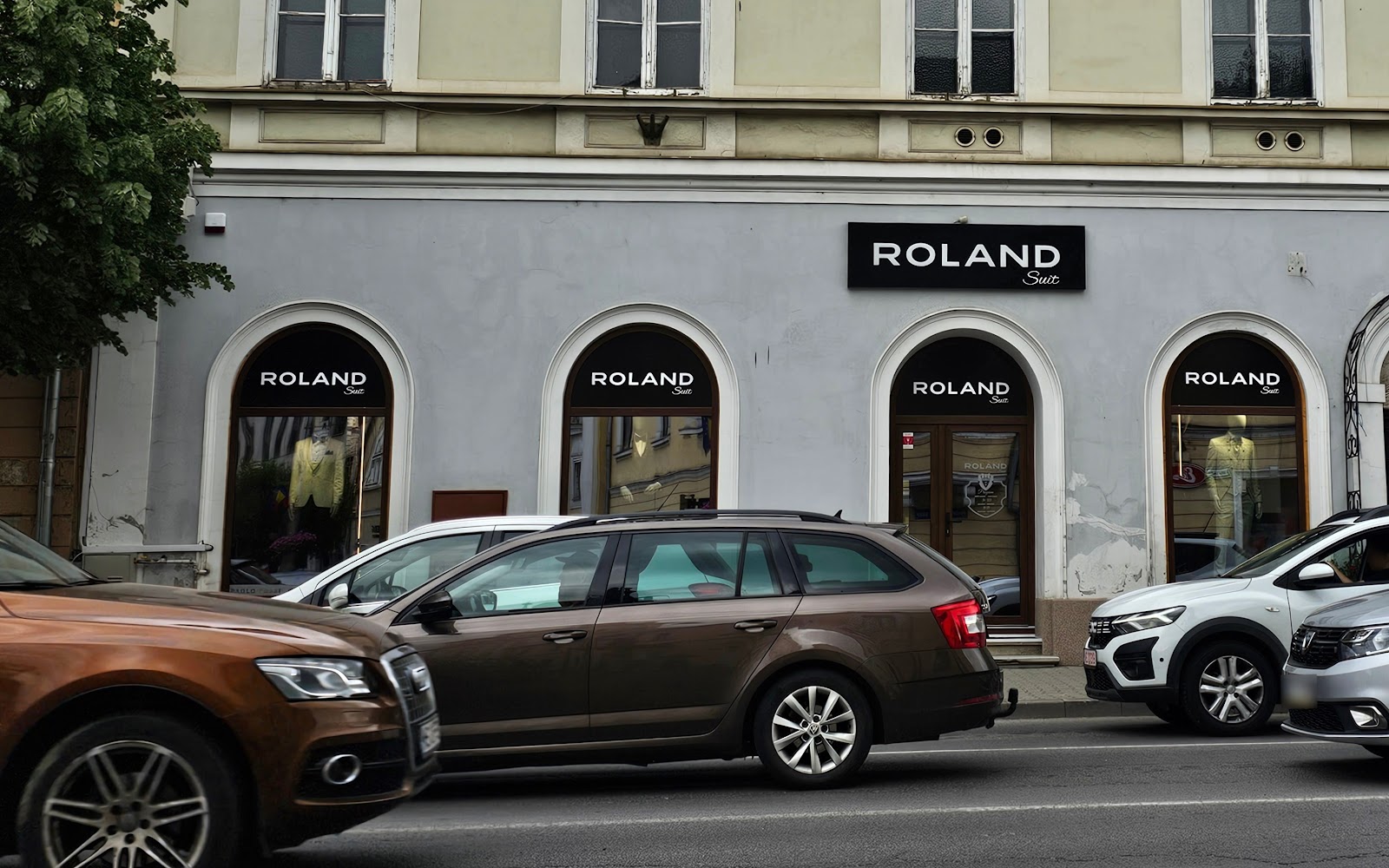 Roland Suit Targu Mures