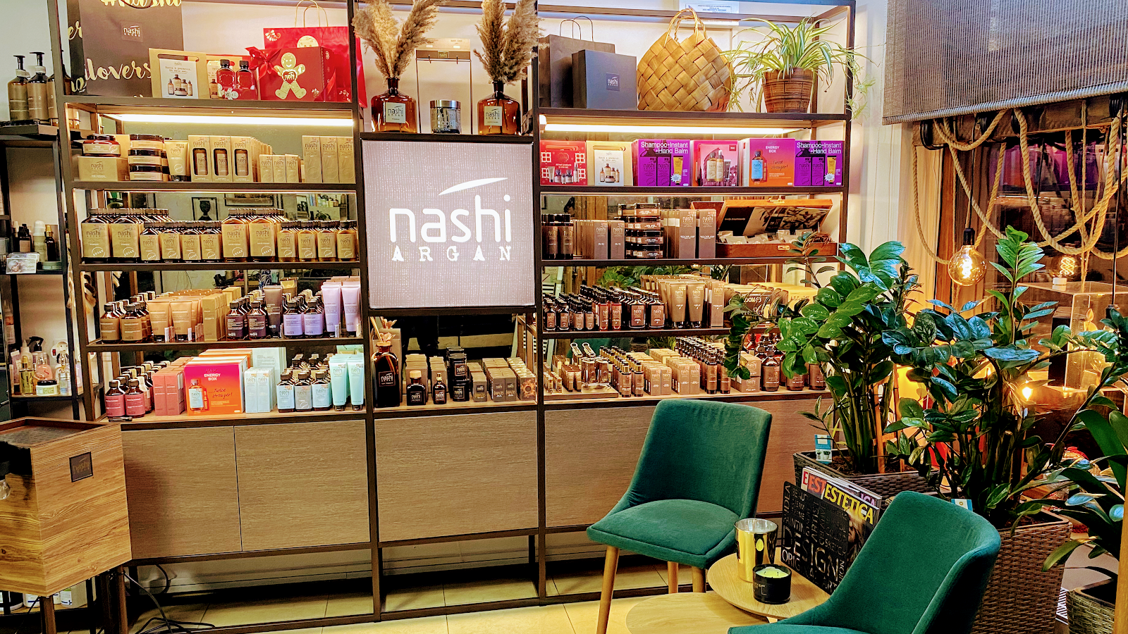 Salon "Pretty Woman" Hair & Beauty Center Târgu Mureş.
