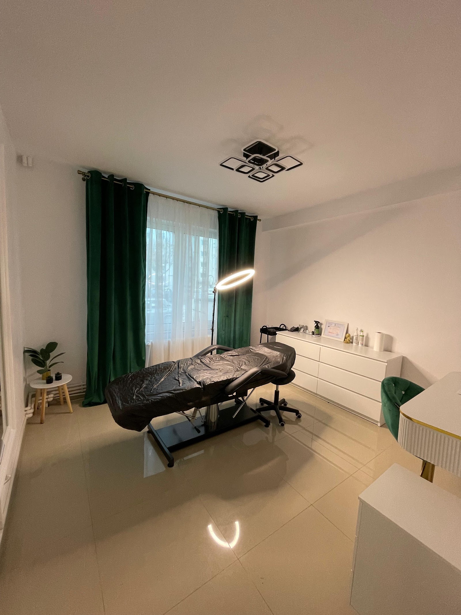 Angi Suciava - Permanent Makeup Artist & Makeup Artist