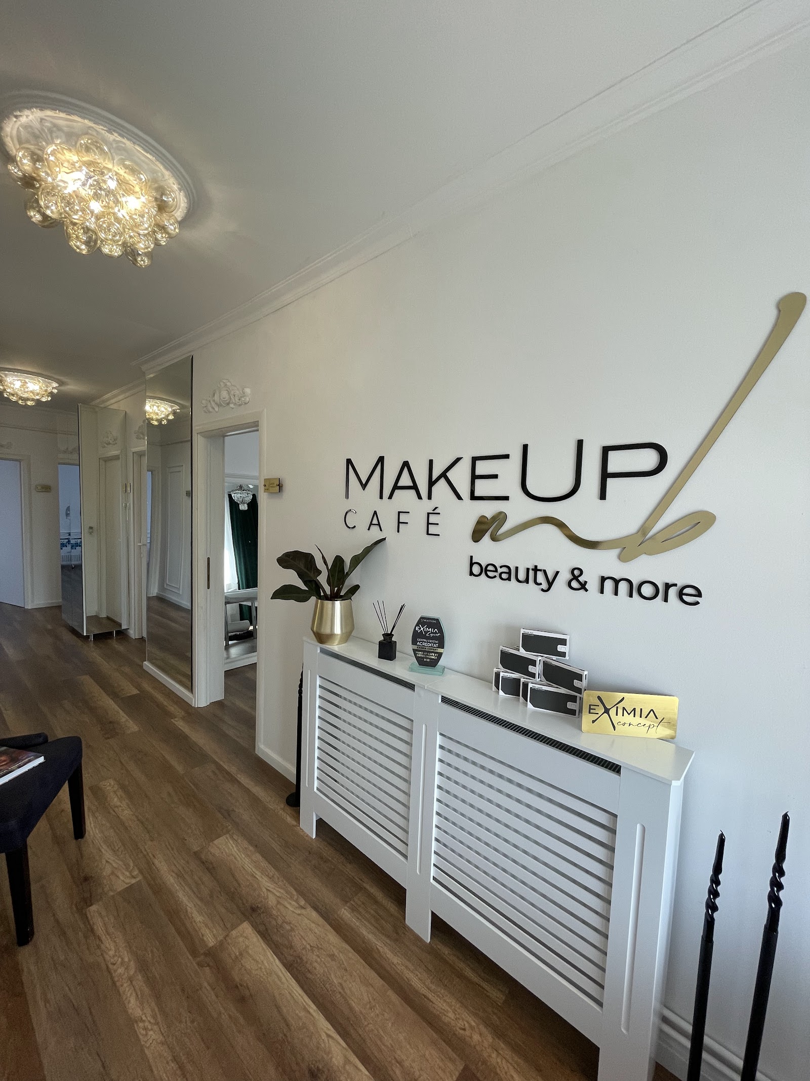 Make up Cafe by Monica Botog