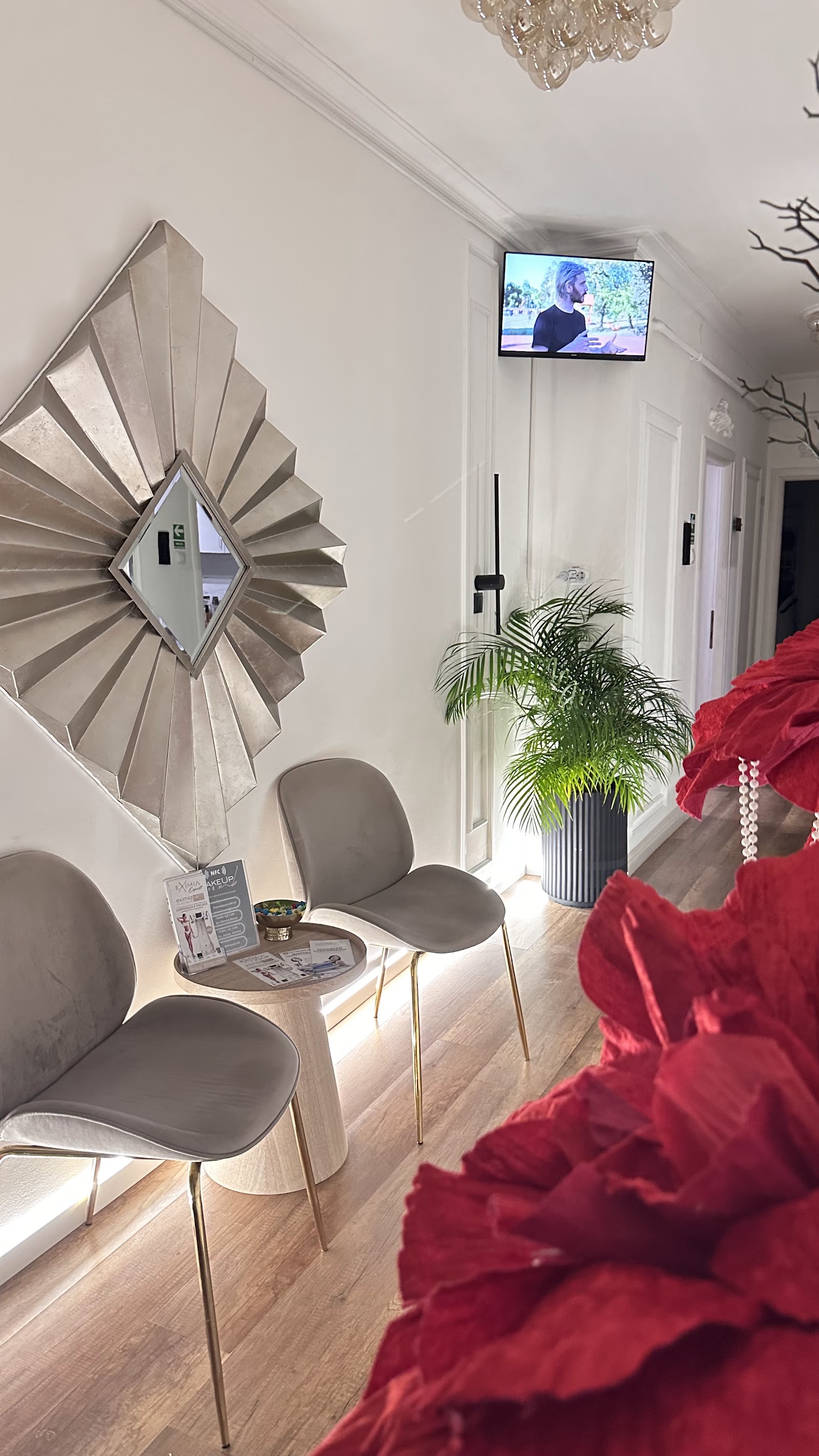 Make up Cafe by Monica Botog