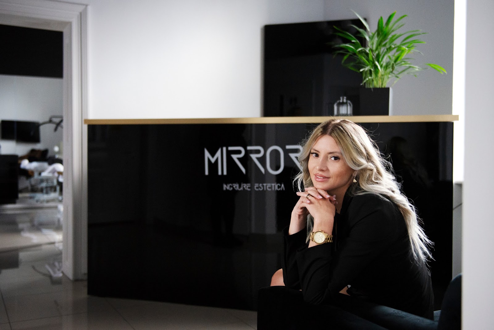MIRROR - îngrijire estetică