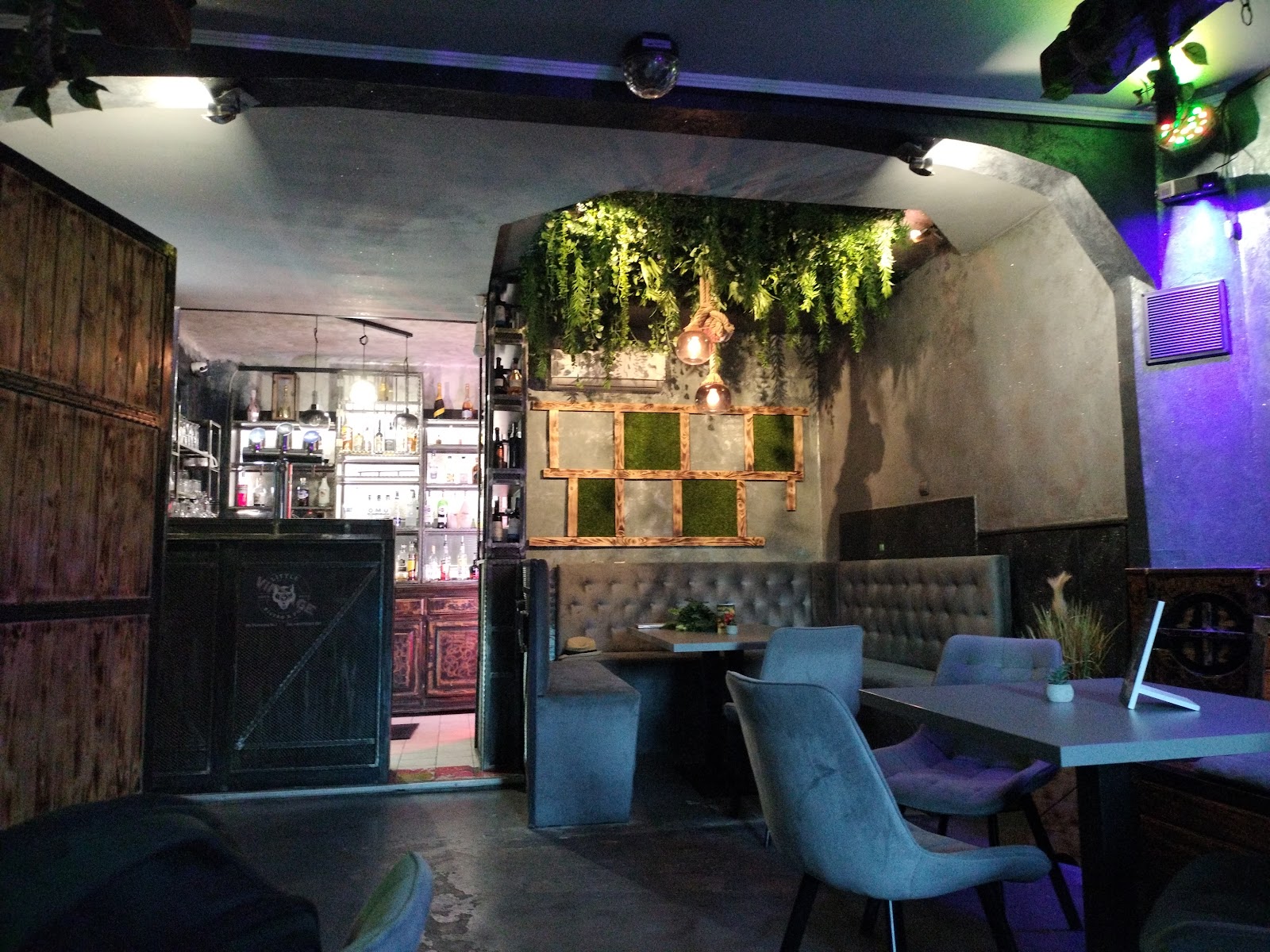 LITTLE BISTRO PUB