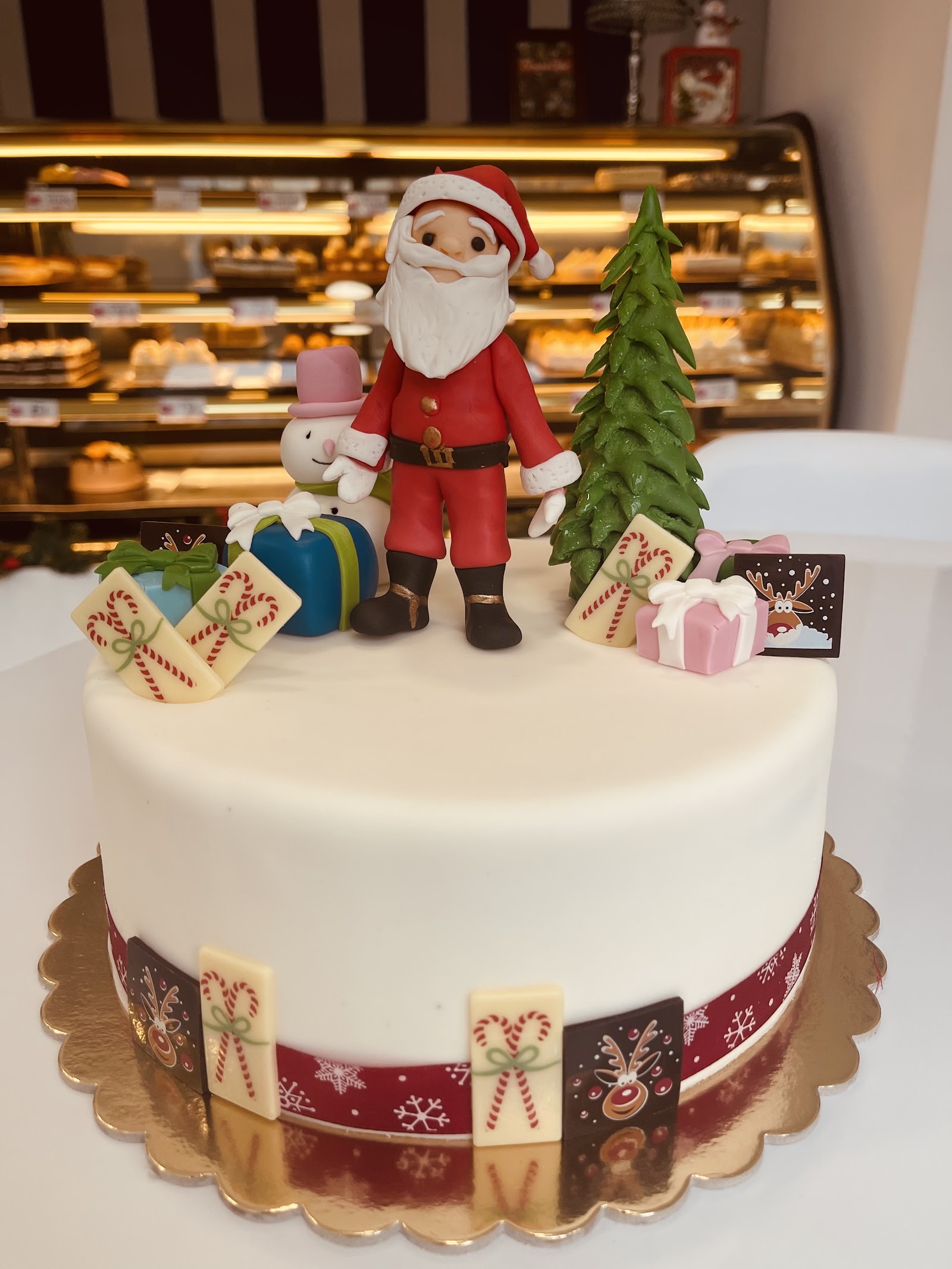 Regal Cake By Avr
