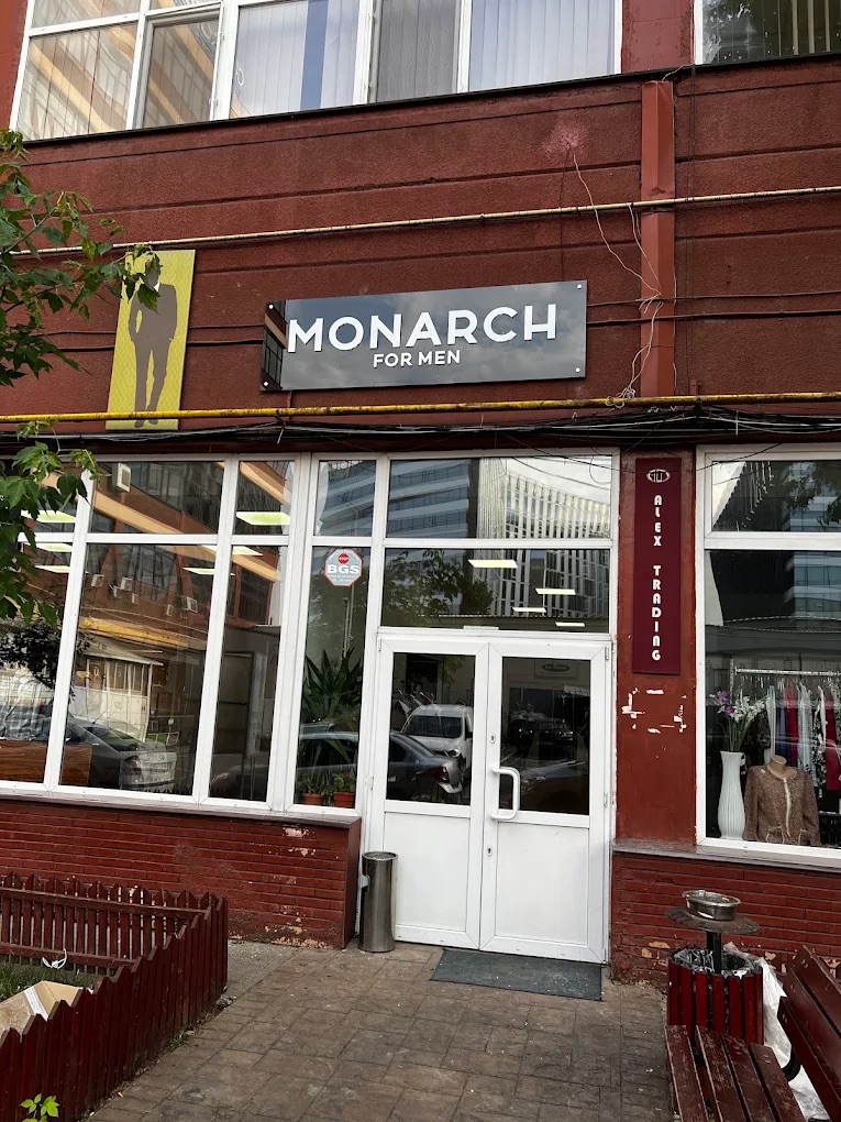 Monarch for Men - Showroom Costume pentru Barbati