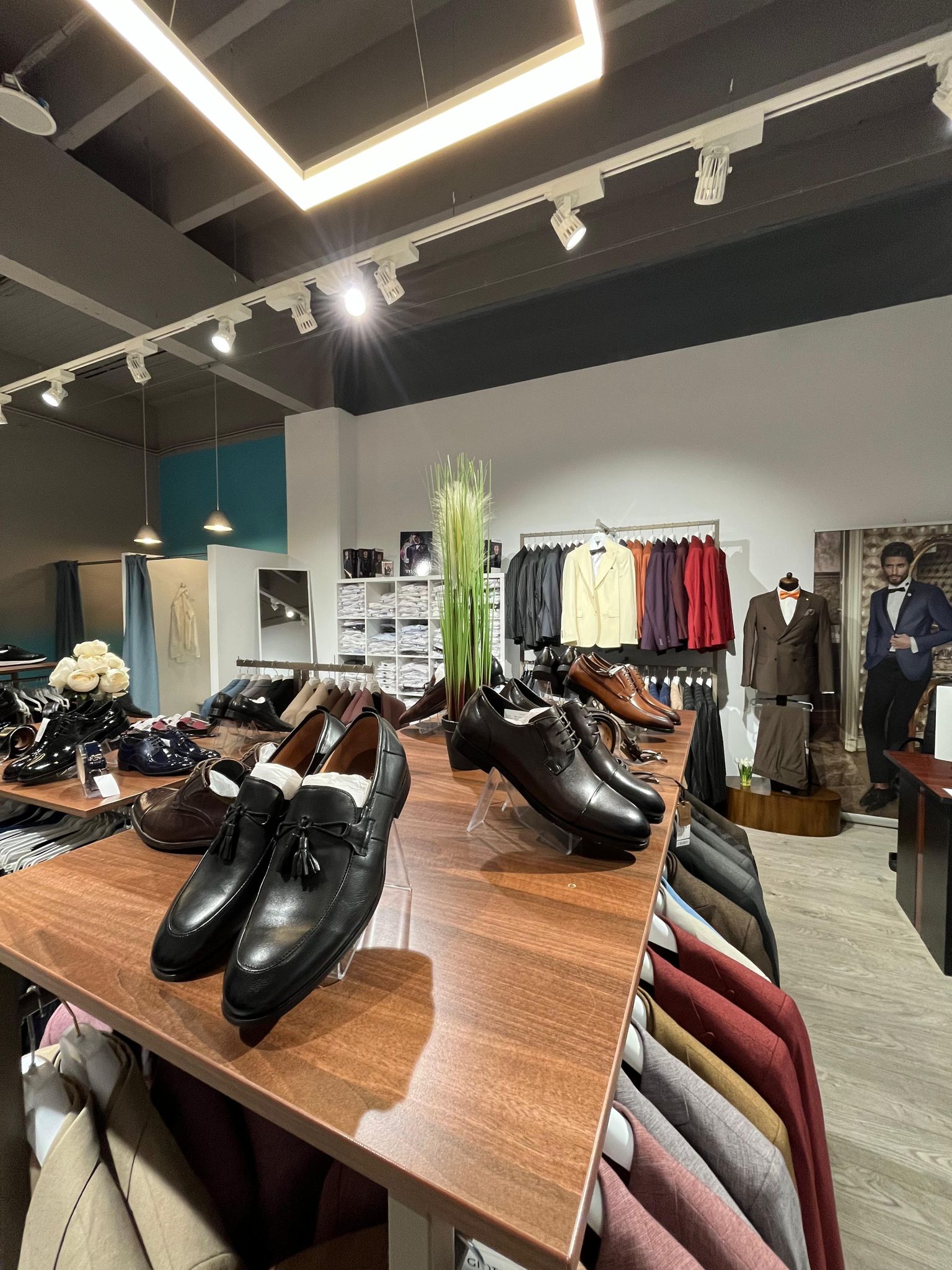 Monarch for Men - Showroom Costume pentru Barbati