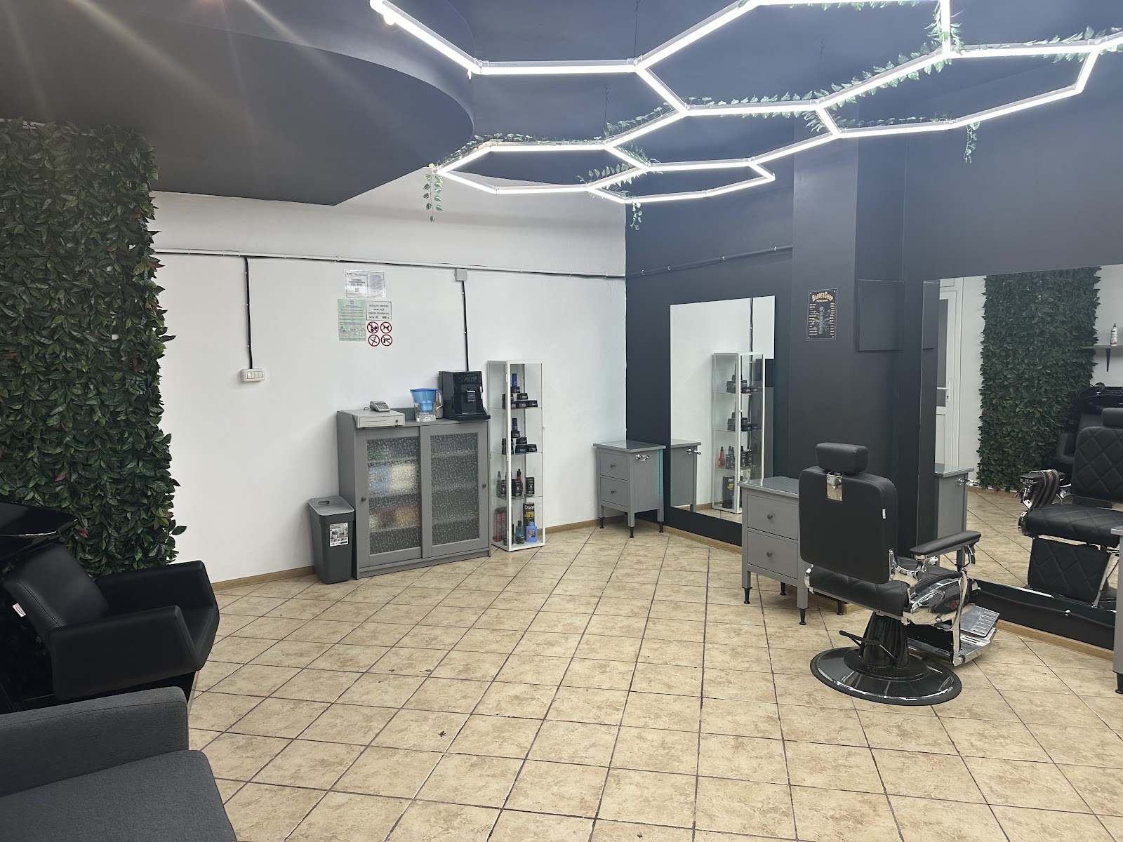 Elegant Barber Lounge -Fara Programare