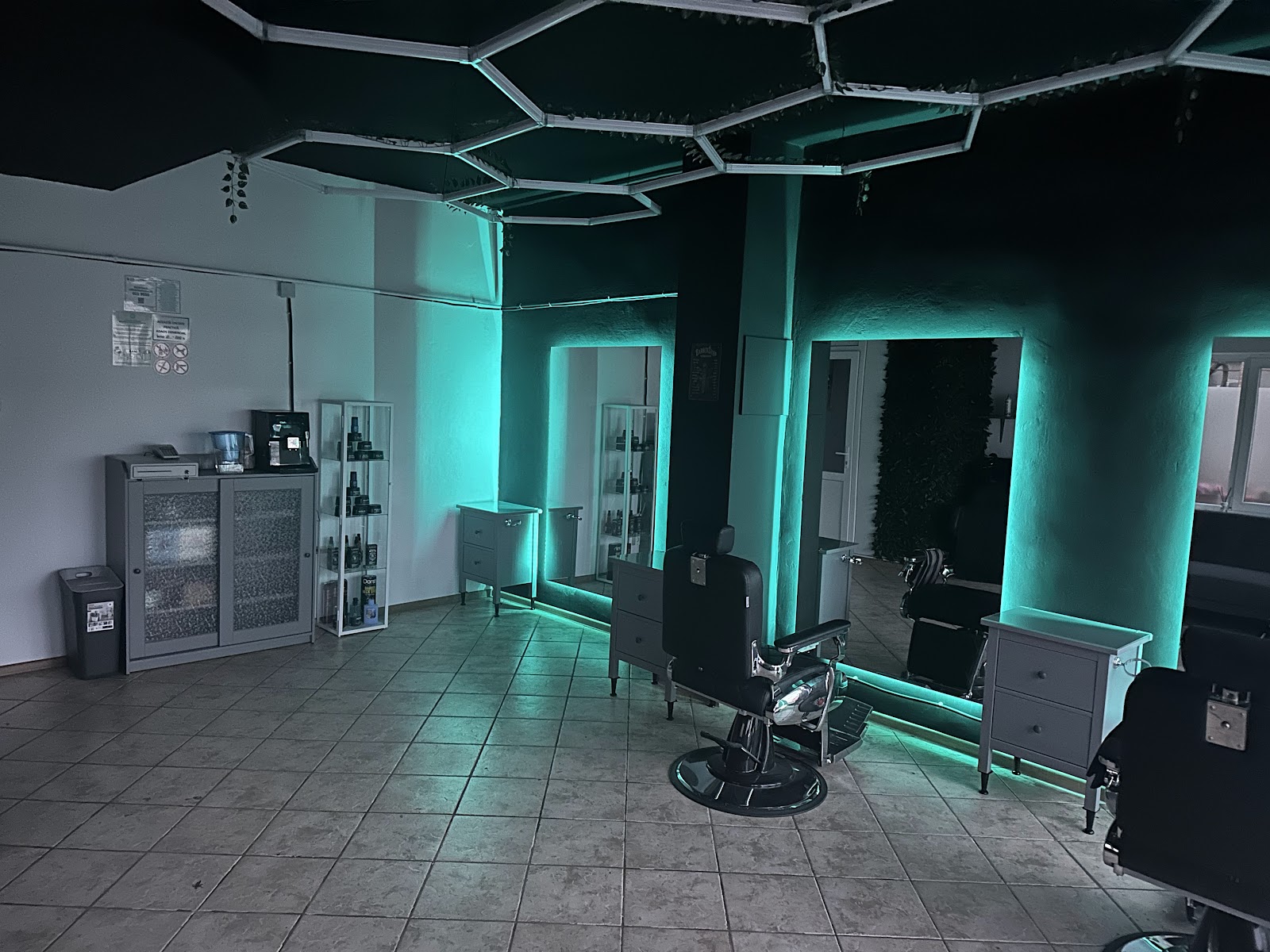 Elegant Barber Lounge -Fara Programare