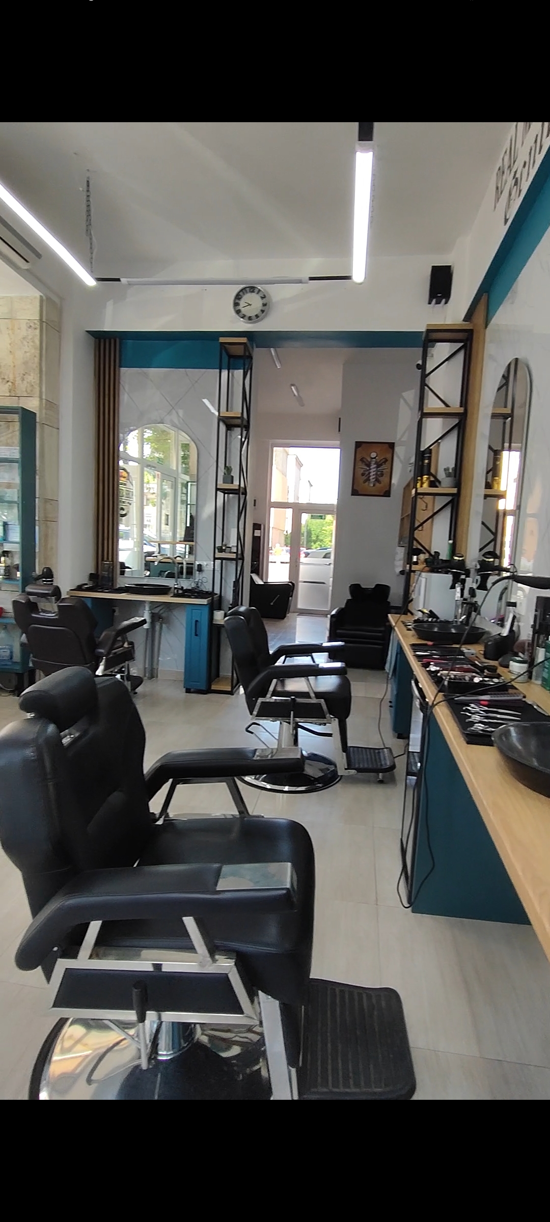 Barbur's Barber Shop