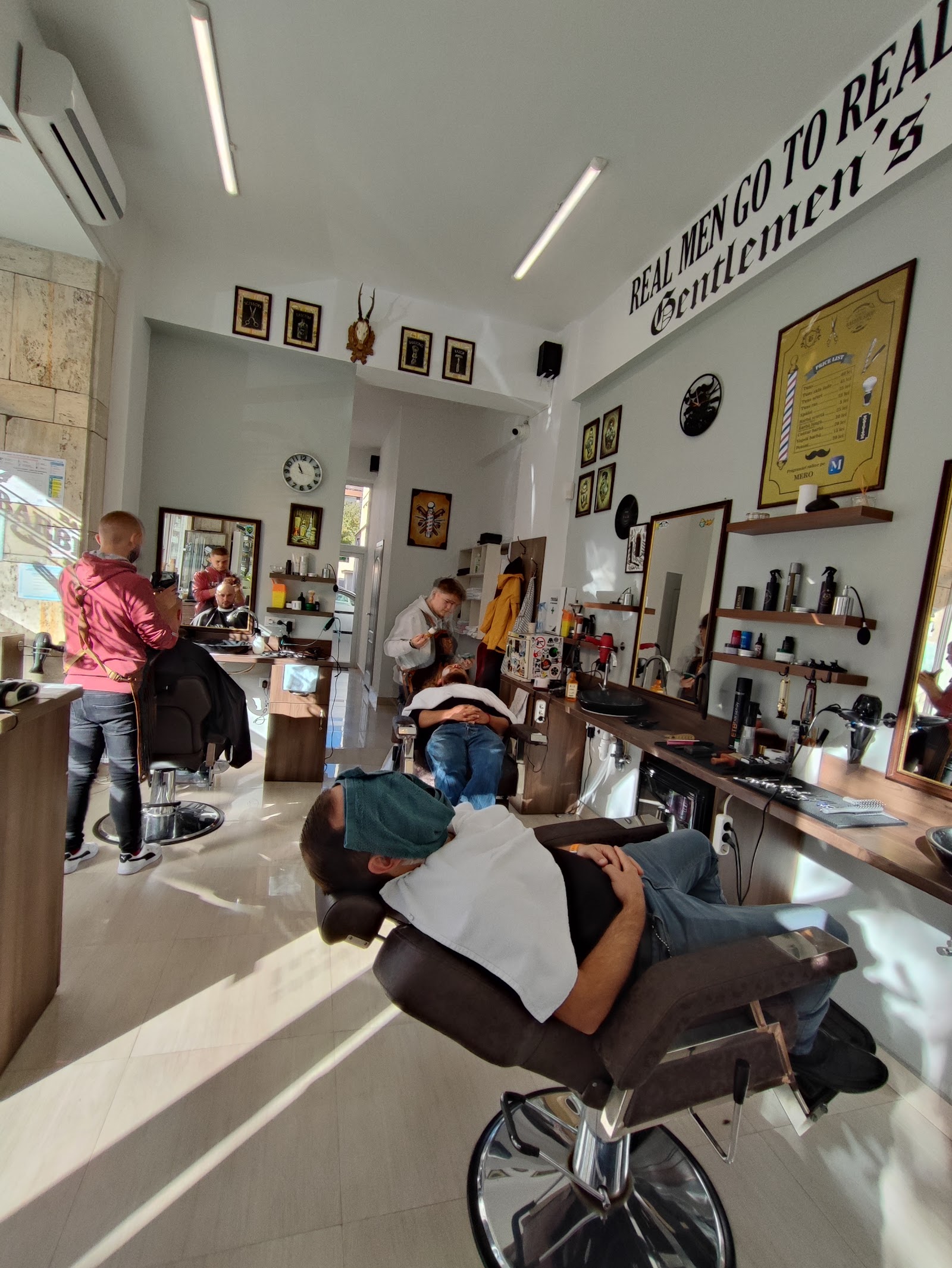 Barbur's Barber Shop