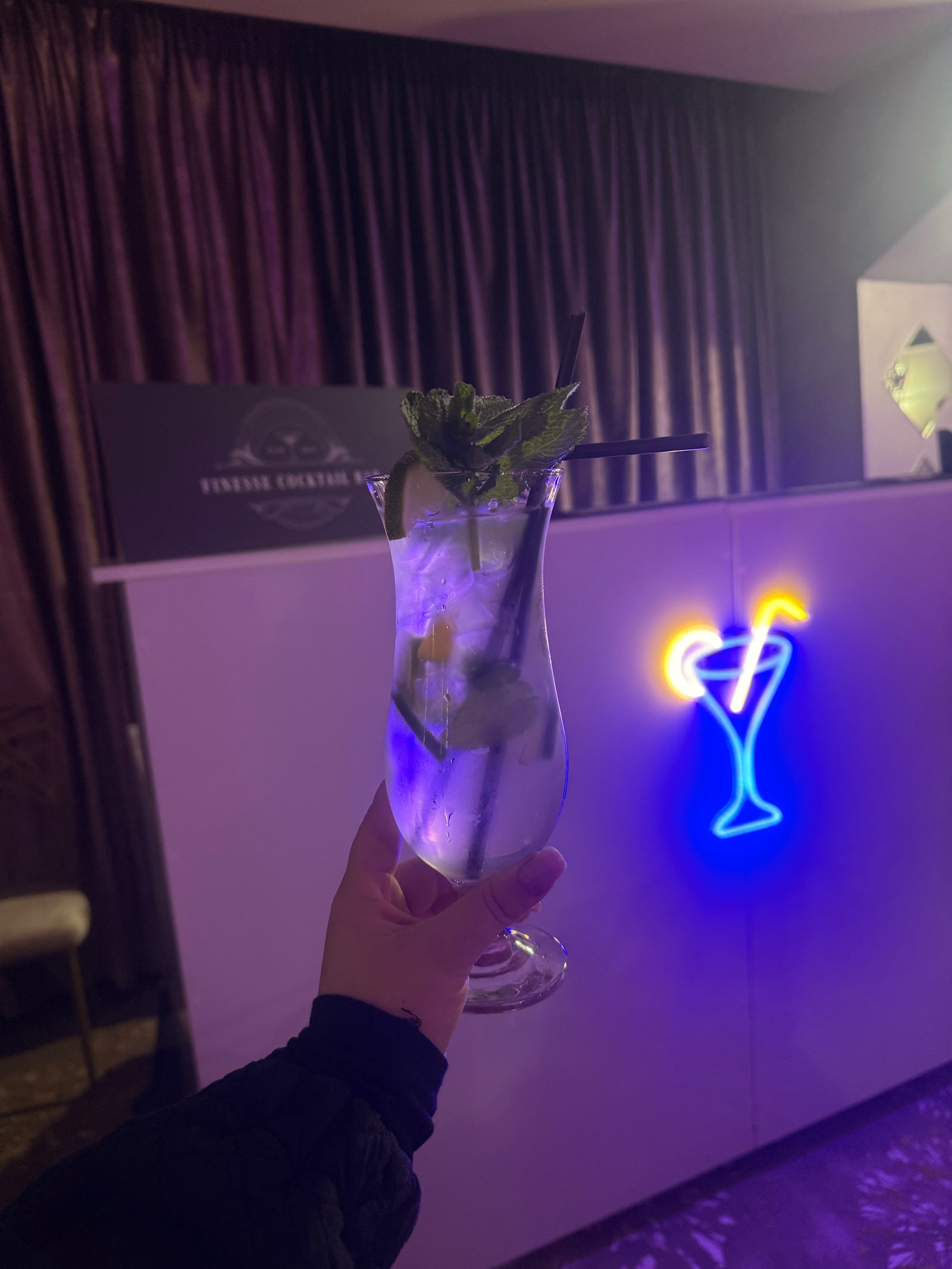 Finesse Cocktail Bar