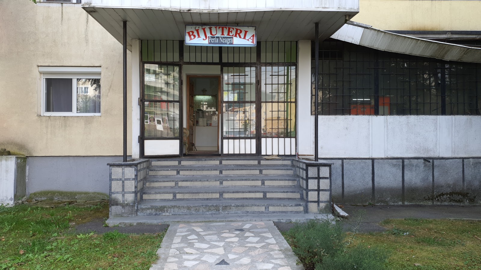 Bijutera Perla Neagră