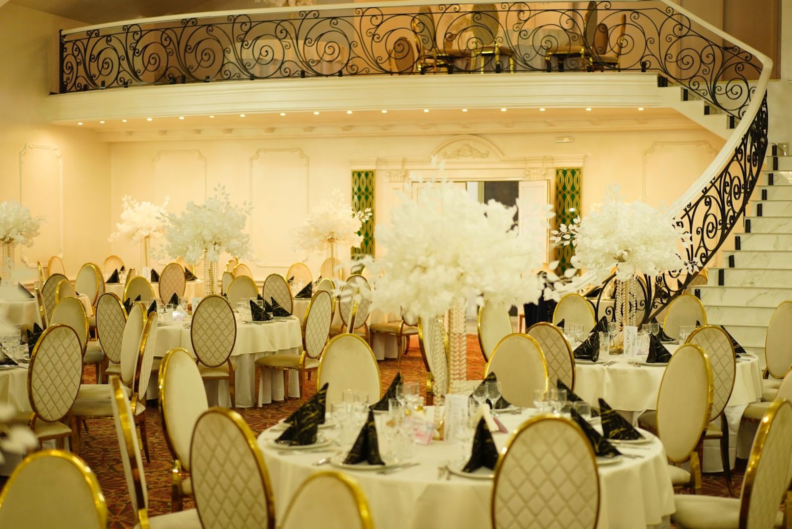 Restaurant Orhideea -Luxury /Deluxe /Queen