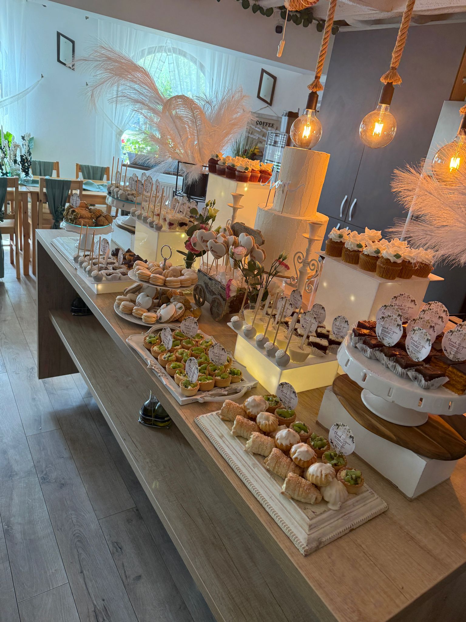 AT SWEETS COFETĂRIA