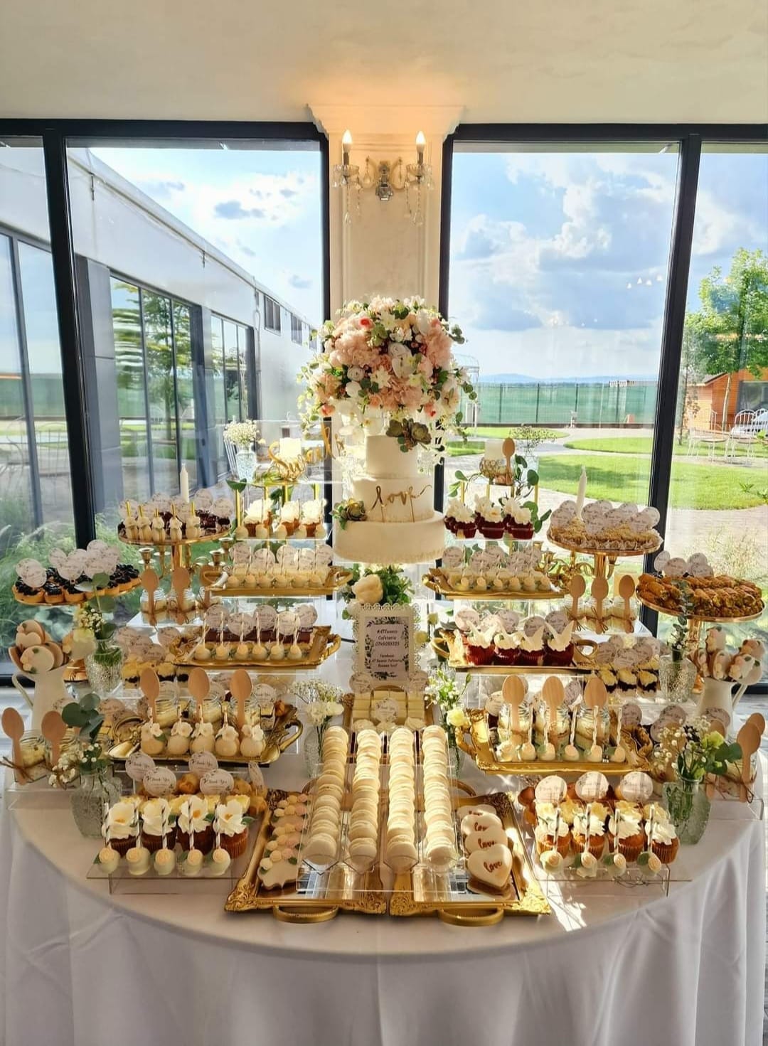 AT SWEETS COFETĂRIA