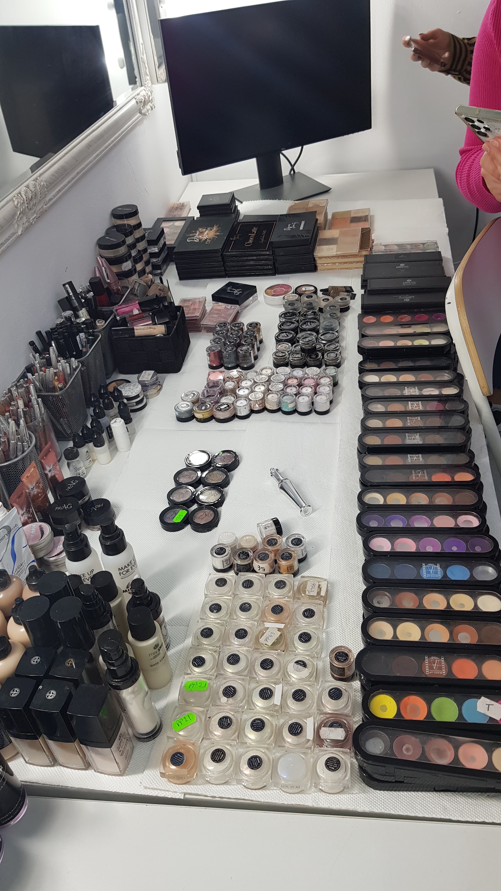 Iulia Vasilescu make-up artist & Gene fir cu fir Buzau