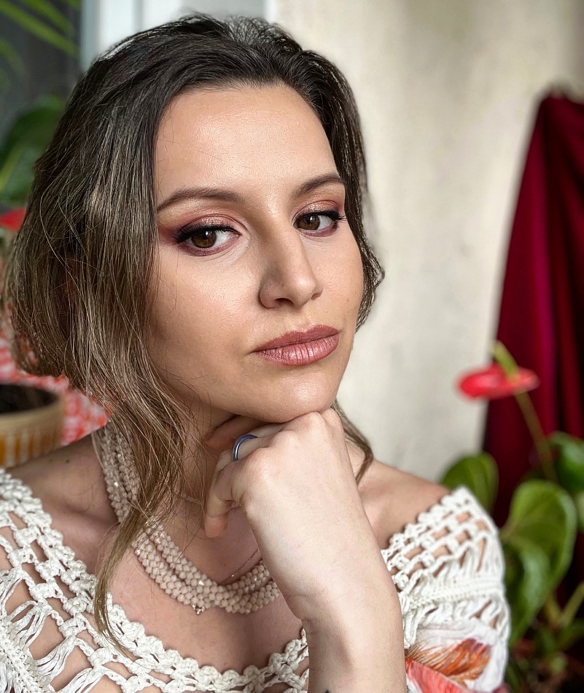 Iulia Vasilescu make-up artist & Gene fir cu fir Buzau