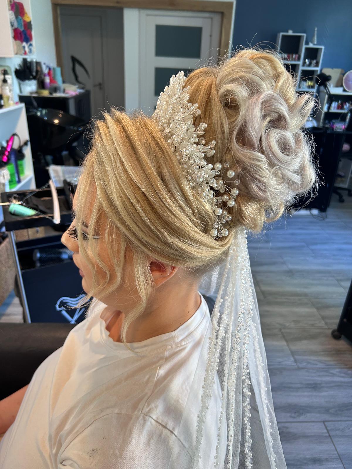 SALON VOGUE