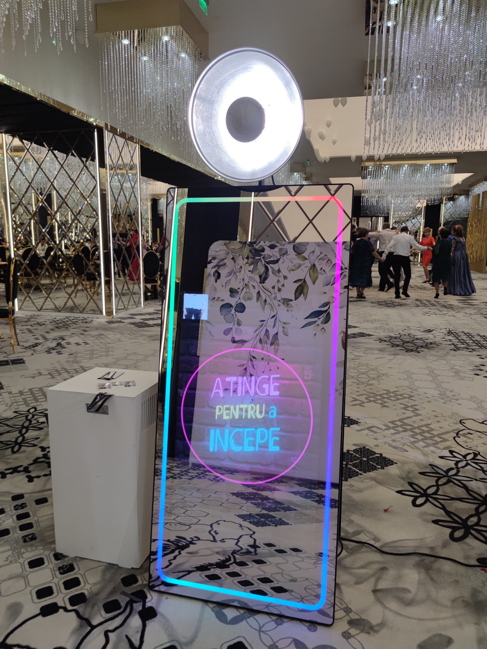 Oglinda Magică Buzău & 360 Selfie Video Booth by GS Events