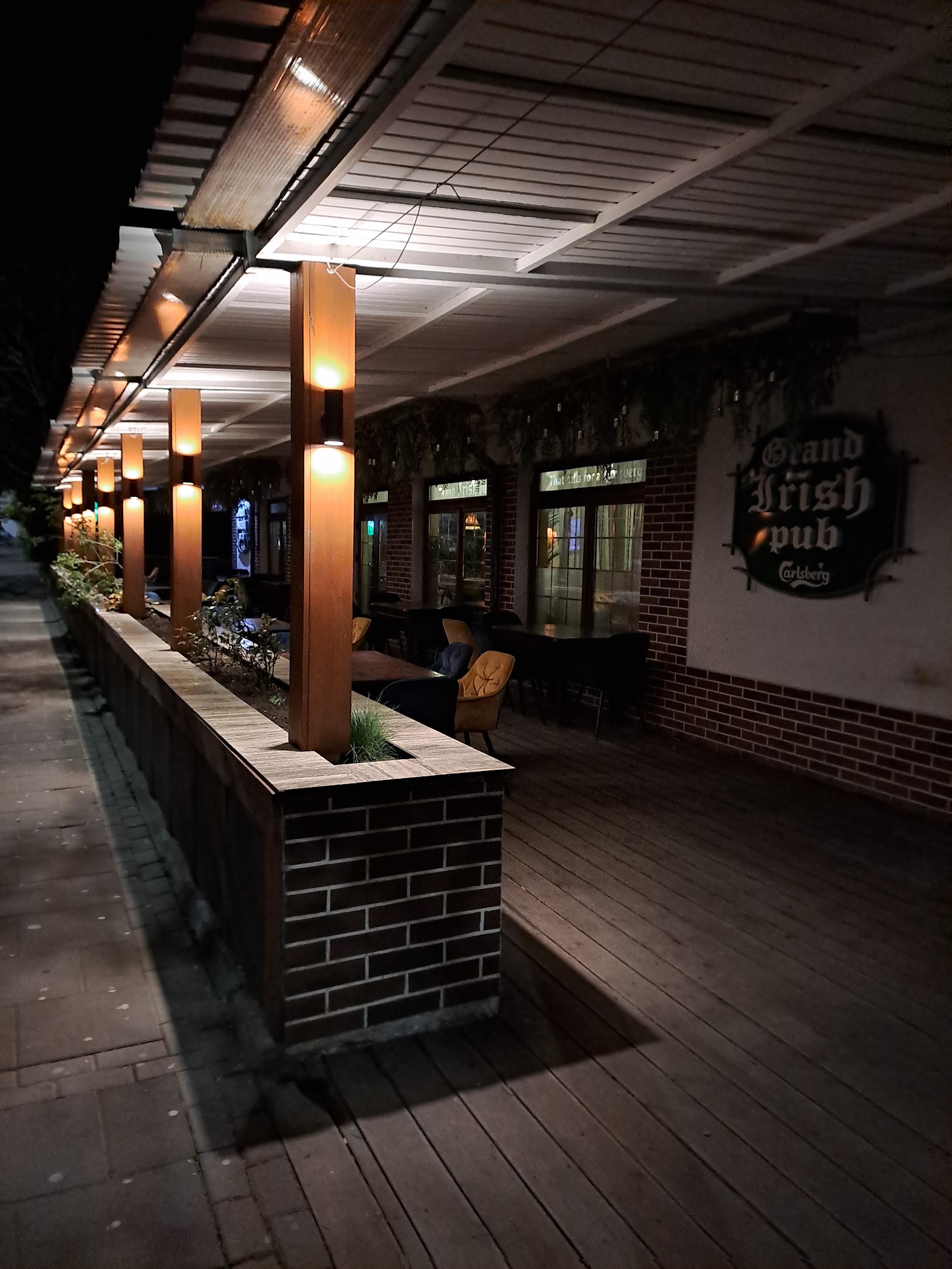 Grand Irish Pub